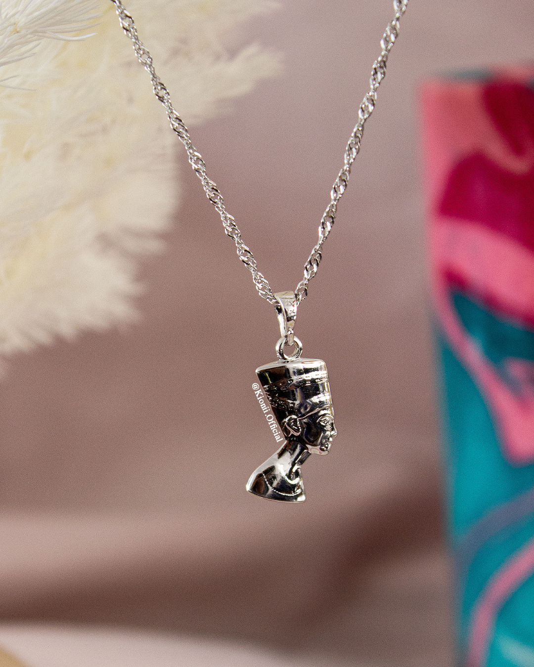 Nefertiti online silver necklace